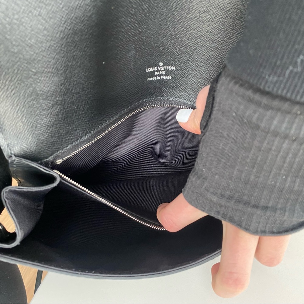 Louis Vuitton Clery Black Epi - Picture 12 of 12